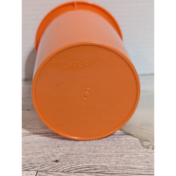 Tupperware 321-6 Orange Pitcher or Canister with 215-30 Seal Lid - Picture 4 of 4